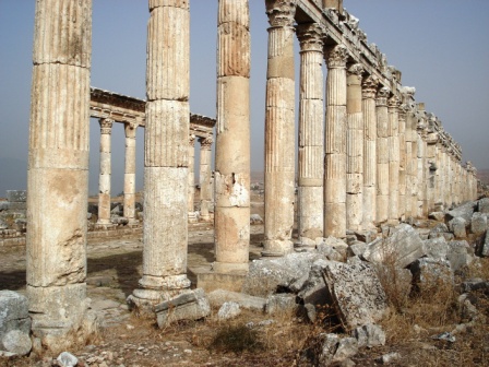 Apamea - colonnade langs Cardo